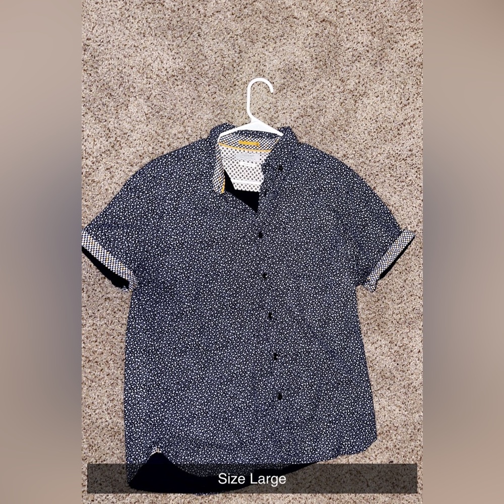Short Sleeve Button Down Size Large